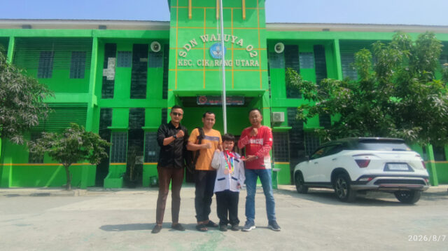 Atha Fathurrahman, siswa kelas 2 SDN Waluya 02, Kecamatan Cikarang Utara, berhasil menyabet penghargaan Gold dan Diamond dalam Kompetisi ADEPT (Achievement in Diverse Educational Progress and Talent) Competition Olympiad 2025/2026 bidang Matematika di Kuala Lumpur, Malaysia.