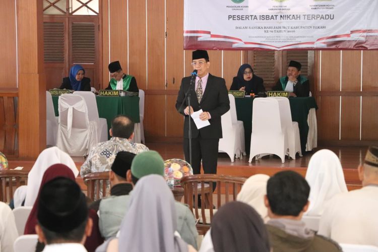 Pemerintah Kabupaten Bekasi menggelar Sidang Isbat Nikah Terpadu yang diikuti 41 pasangan suami istri di Gedung Balai Rakyat, Cikarang Pusat, Jumat (14/08) pagi. Program tersebut merupakan kolaborasi Pemkab Bekasi, Pengadilan Agama Cikarang, dan Kementerian Agama Kabupaten Bekasi dalam rangka memperingati Hari Jadi Kabupaten Bekasi ke-76.