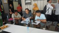 PENANDANGATANGAN KESEPKATAN WARGA Penandatanganan kesepakatan penanganan banjir di Perumahan Villa Lestari, Desa Jayasampurna, Kecamatan Serang Baru antara pihak developer dan warga dengan difasilitasi Pemerintah Kabupaten Bekasi.