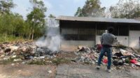 Tempat Pengolahan Sampah Reduce, Reuse, Recycle (TPS3R) di Desa Sukamukti, Kecamatan Bojongmangu, Kabupaten Bekasi, yang seharusnya menjadi fasilitas pengurangan dan pengolahan sampah justru berubah menjadi sumber pencemaran lingkungan.