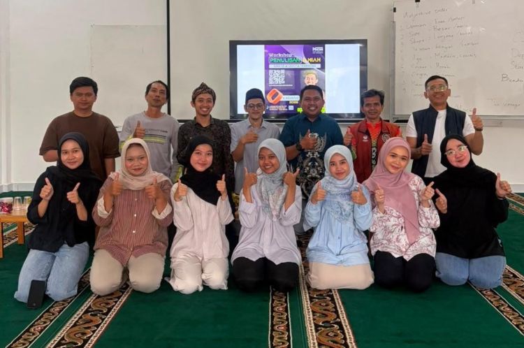 Pemuda ICMI Bekasi menggelar Workshop Penulisan Ilmiah di Leadership Garden, Mustikasari, Kota Bekasi, Sabtu (08/08) sebagai upaya meningkatkan kualitas sumber daya manusia melalui penguatan kemampuan akademik dan budaya literasi di kalangan generasi muda.