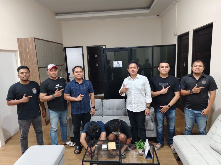 Satuan Reserse Narkoba Polres Metro Bekasi mengungkap dugaan peredaran narkotika jenis sabu yang dikirim hingga ke wilayah Kabupaten Bogor.