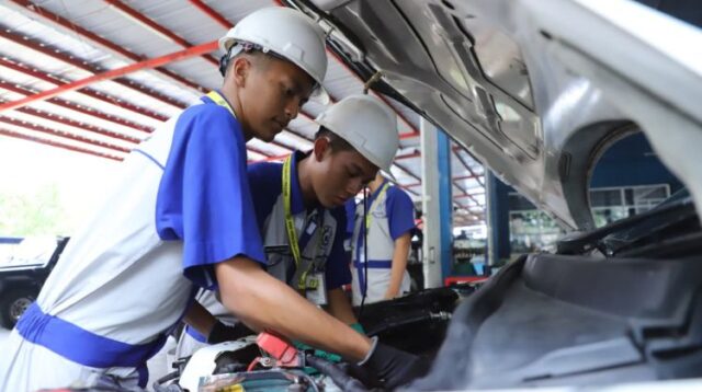 Pemerintah Kabupaten Bekasi menargetkan nilai investasi yang masuk ke daerah tersebut mencapai Rp70 triliun pada 2026. Di tengah target itu, Pemkab Bekasi menegaskan komitmennya menjaga hubungan industrial yang berkeadilan bagi pekerja dan pengusaha.