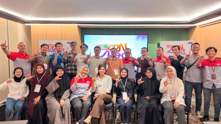 JNE kembali menyelenggarakan JLC Member Gathering di Cikarang pada Kamis, 10 September 2026. Bertempat di Artotel Living World Grand Wisata, Cikarang, acara yang mengusung tema ‘Connect, Collaborate, Grow’ ini menjadi kota ketujuh dalam rangkaian roadshow nasional setelah Bandung, Tangerang, Karawang, Bekasi, Depok, Medan