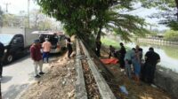 Warga Kelurahan Jatimulya, Kecamatan Tambun Selatan, Kabupaten Bekasi, digegerkan dengan penemuan jasad pria tanpa identitas yang mengambang di tepi aliran Sungai Kalimalang, Selasa (01/09) pagi.