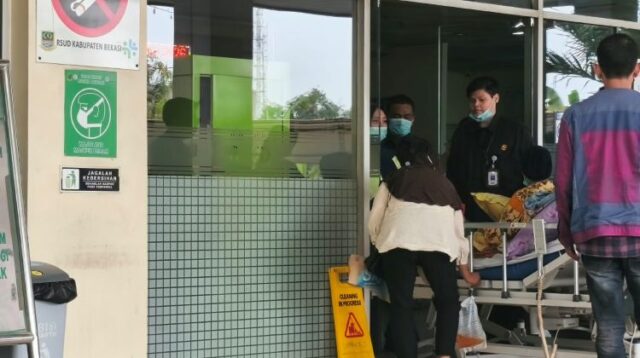 Untuk memastikan keselamatan pasien, seluruh pasien ICU kemudian dievakuasi sementara. Dua pasien yang menggunakan ventilator sempat dipindahkan ke ruang cath lab yang berada di sebelah area ICU lantai 2.