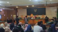 Majelis hakim Pengadilan Tindak Pidana Korupsi (Tipikor) Bandung menjatuhkan vonis 6 tahun penjara kepada Bupati Bekasi nonaktif Ade Kuswara Kunang dalam kasus dugaan korupsi ijon proyek di lingkungan Pemerintah Kabupaten Bekasi, Senin (14/09).
