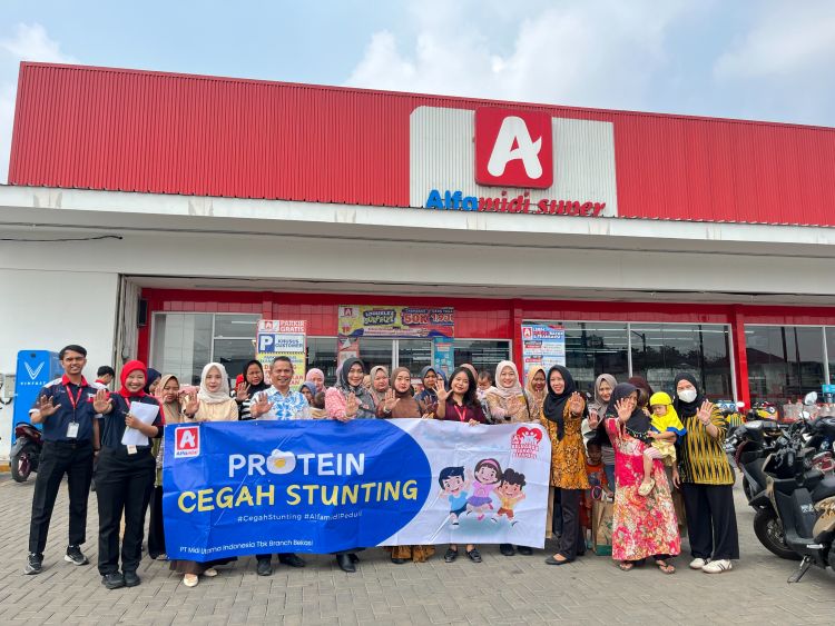 Alfamidi Cabang Bekasi kembali menyalurkan bantuan telur kepada 50 balita dalam Program CSR Protein Cegah Stunting tahap ketiga di Kabupaten Bekasi, Kamis 20 Agustus 2026 lalu.