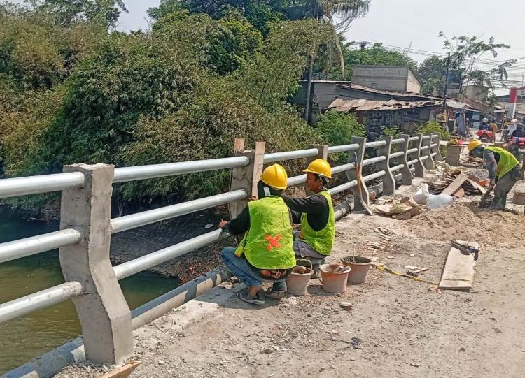 Pemerintah Kabupaten Bekasi mempercepat pelaksanaan rehabilitasi Jembatan Hulu Kali Cikarang Bekasi Laut (CBL) yang menghubungkan Desa Kalijaya, Kecamatan Cikarang Barat, dengan Desa Sukajaya, Kecamatan Cibitung.