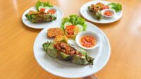 FOX Lite Hotel Cikarang menghadirkan menu kuliner baru bertajuk Nasi Bakaran dengan tiga pilihan lauk, yakni Nasi Bakar Ayam Kemangi, Nasi Bakar Teri Kacang, dan Nasi Bakar Cumi.