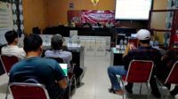 Rapat pleno terbuka hasil penghitungan suara akhir yang digelar Panitia Pilkades Jayasampurna di Aula Kantor Desa Jayasampurna, Kecamatan Serang Baru, Minggu (20/09) malam.