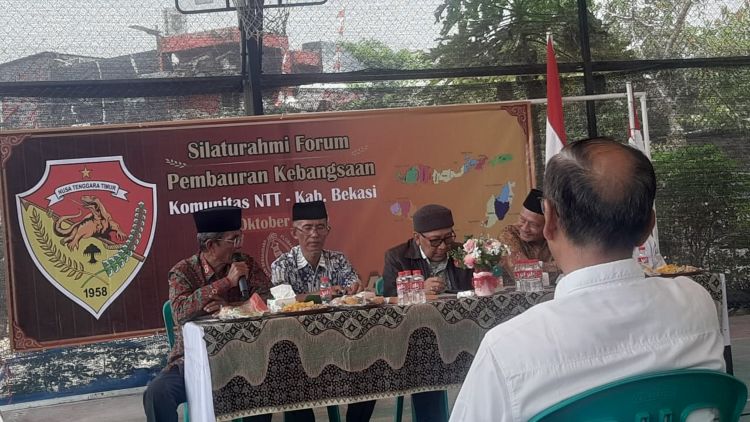 Silaturahmi Forum Pembaruan Kebangsaan (FPK) Kabupaten Bekasi bersama Komunitas NTT yang meliputi masyarakat asal Flores, Sumba, Timor, dan Alor di Desa Cibatu, Kecamatan Cikarang Selatan, Kabupaten Bekasi, Rabu (14/10).