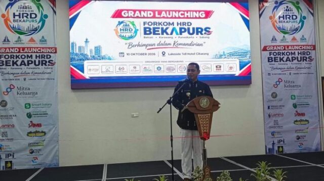 Plt Bupati Bekasi, Asep Surya Atmaja saat menghadiri peluncuran Forum Komunikasi HRD Bekasi, Karawang, Purwakarta, dan Subang (Bekapurs), Sabtu (10/10).
