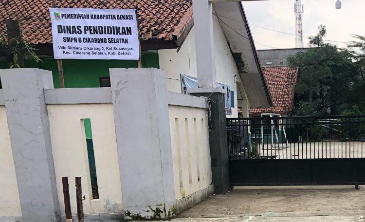 SMPN 6 CIKARANG SELATAN MENUMPANG Lebih dari 500 siswa SMPN 6 Cikarang Selatan hingga kini masih menumpang belajar di SMPN 3 Cikarang Selatan. Kondisi tersebut terjadi setelah sekolah membuka penerimaan peserta didik baru selama dua tahun.