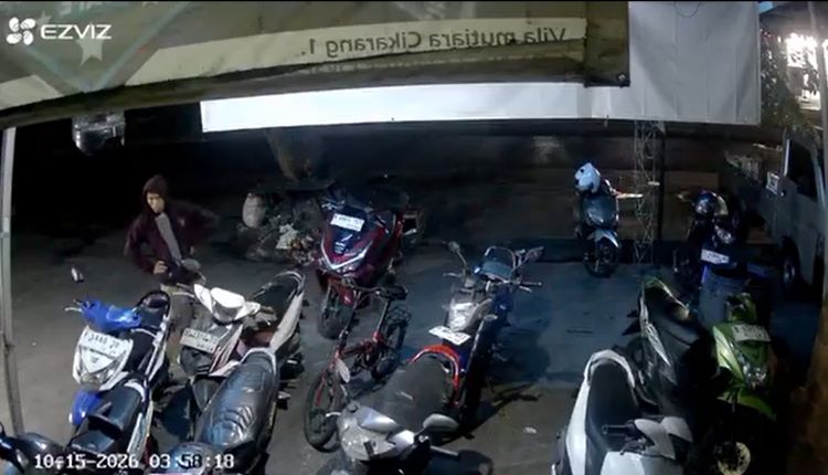 Sepeda motor Honda Beat bernomor polisi F 5880 JU milik seorang pengunjung warung internet (warnet) di wilayah Desa Ciantra, Kecamatan Cikarang Selatan, Kabupaten Bekasi, raib dicuri. Kendaraan tersebut diduga dibawa kabur pelaku saat pemiliknya berada di dalam warnet tanpa mengunci setang motor.