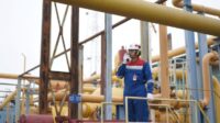 Petugas Stasiun Kompresor Gas (SKG) Tegal Gede memastikan keandalan operasional dan kelancaran pasokan gas bumi untuk memenuhi kebutuhan kawasan industri, pembangkit listrik, hingga jaringan gas rumah tangga.