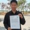 Rangga Erlangga, pelajar kelas X SMK Bina Patriot asal Desa Karangsambung, Kecamatan Kedungwaringin, Kabupaten Bekasi saat menunjukan Letter of Recognition (LoR) dari National Aeronautics and Space Administration (NASA) yang diterimanya.