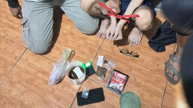 Polisi menggerebek lokasi yang diduga menjadi tempat produksi dan perdagangan narkotika jenis tembakau sintetis atau sinte di Kampung Limo, Desa Cibarusah Jaya, Kecamatan Cibarusah, Kabupaten Bekasi